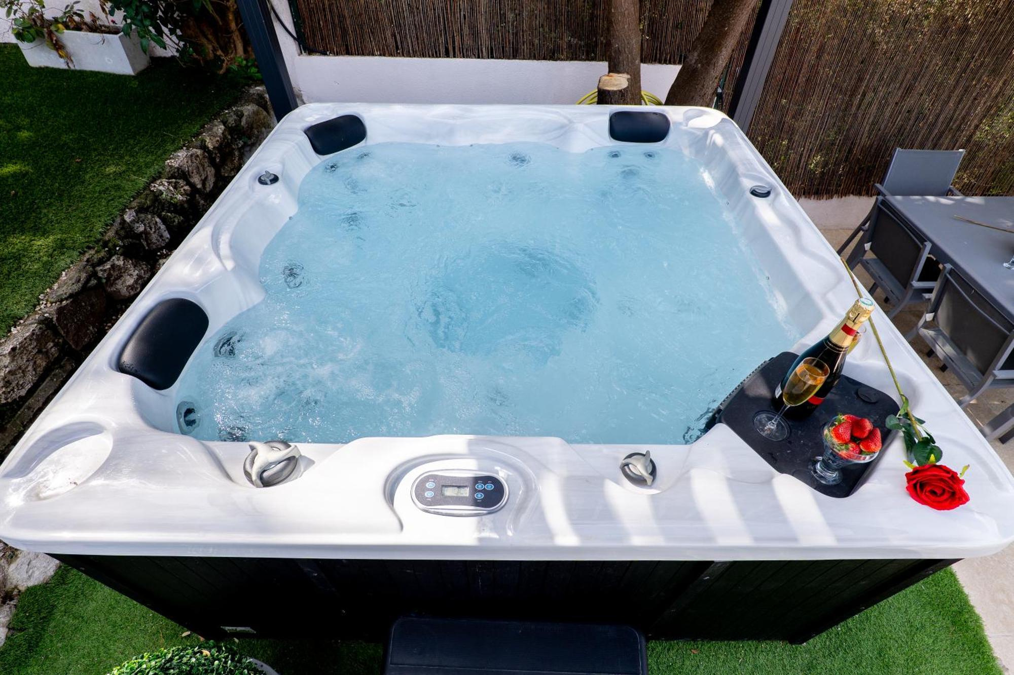 Piscine-Jacuzzi-Videoprojecteur-Clim La Perle Rare Villa Mougins Eksteriør bilde