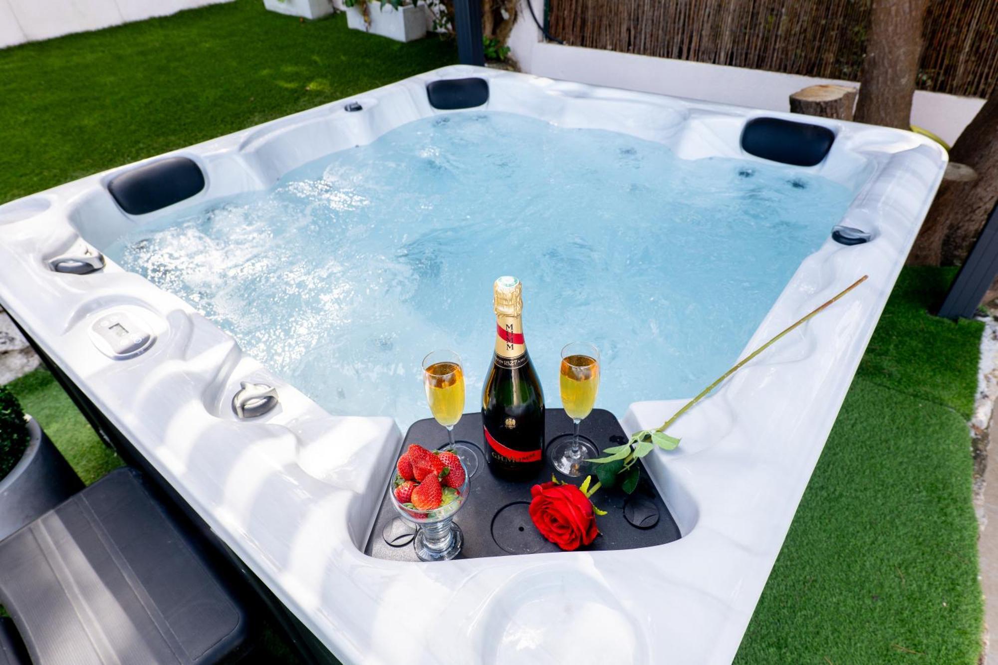 Piscine-Jacuzzi-Videoprojecteur-Clim La Perle Rare Villa Mougins Eksteriør bilde